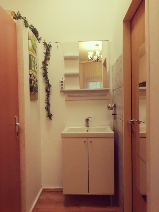 Jungle Apartment Vienna Self Check-In מראה חיצוני תמונה