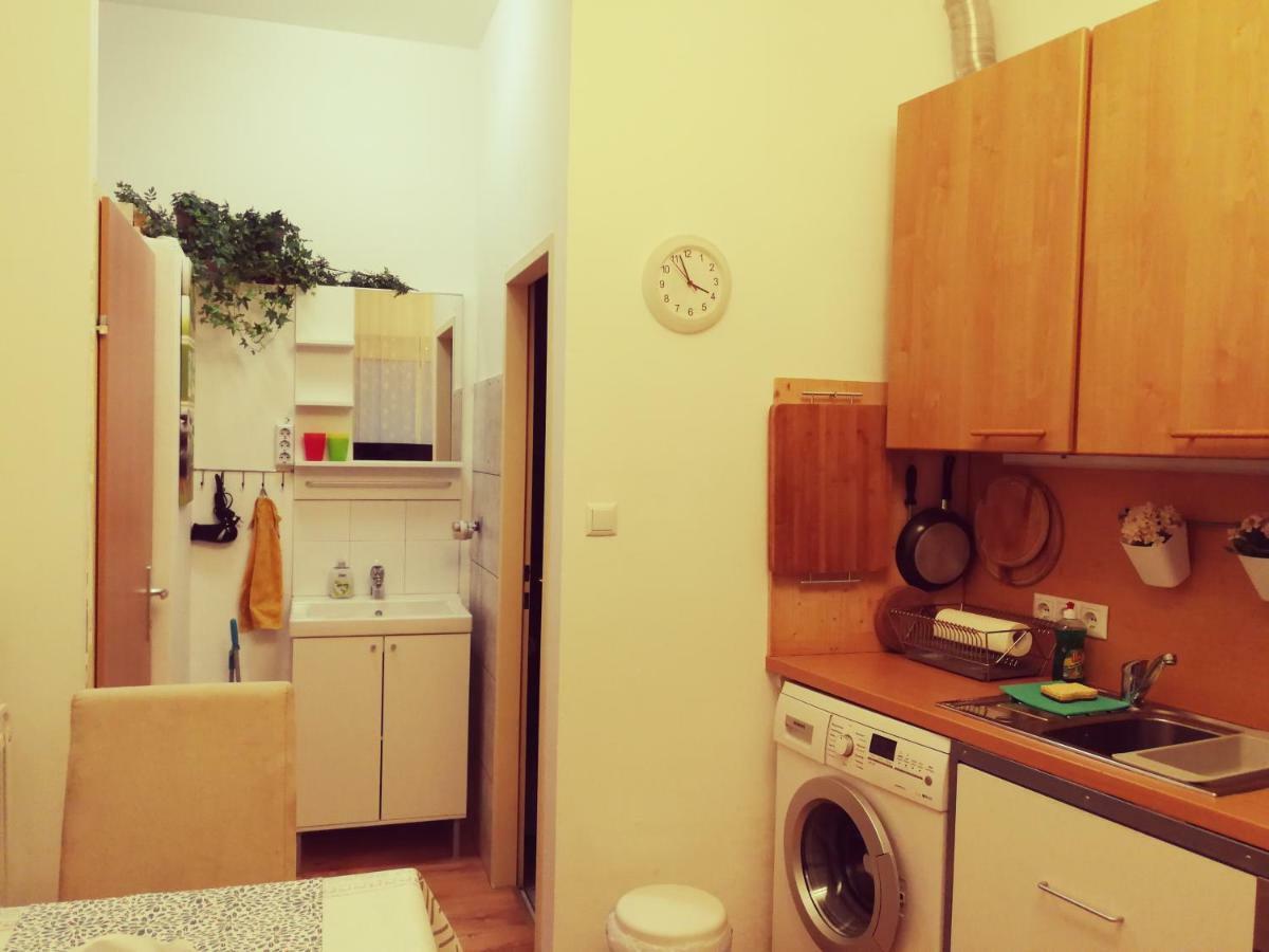 Jungle Apartment Vienna Self Check-In מראה חיצוני תמונה